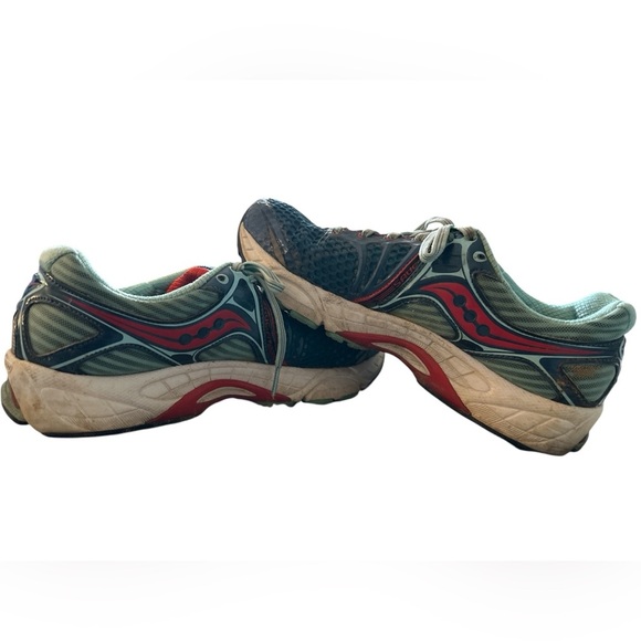 Saucony Triumph 11 Athletic Running Shoes - Picture 1 of 8